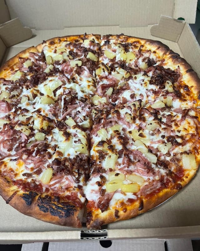 14" Hawaiian Pizza.